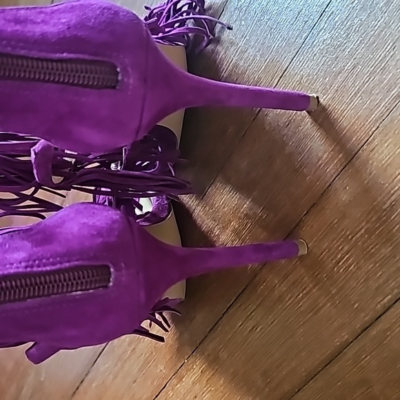 Steve Madden Fringly Viberent Purple Suede Heels Sandals NWOT - Picture 2 of 4